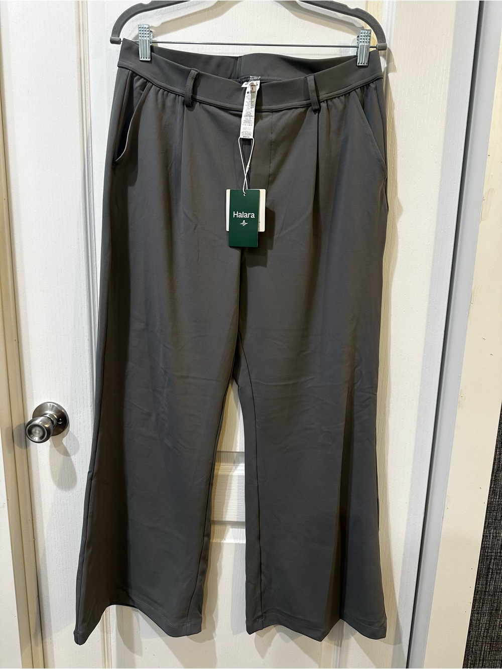 HALARA Wide-Leg Active Pants in Charcoal